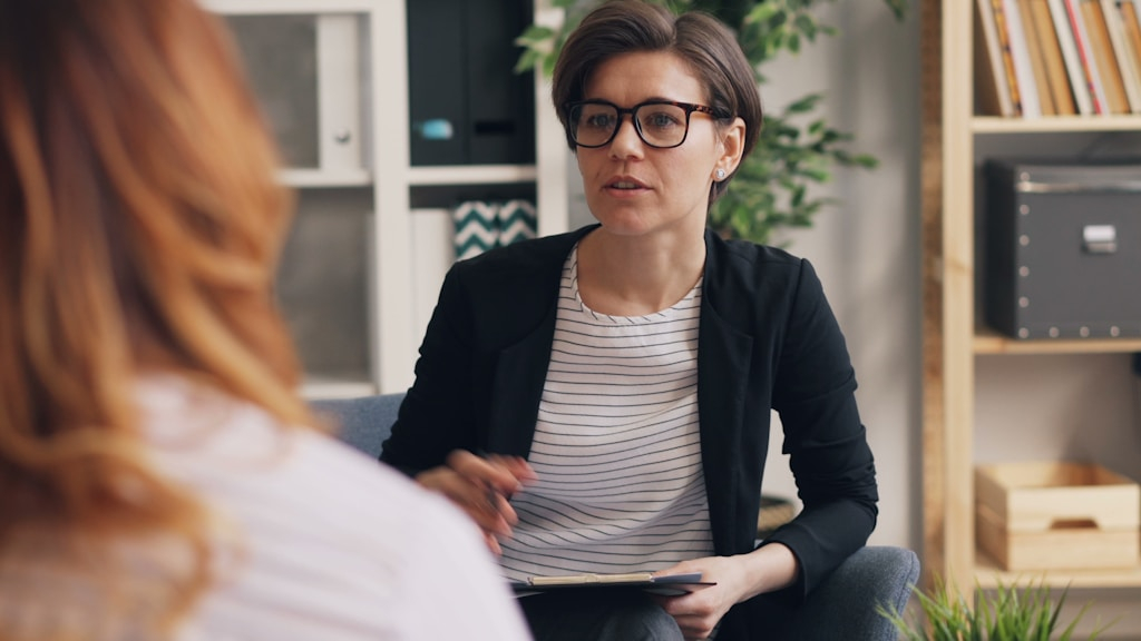 Pierwsza wizyta u psychoterapeuty – jak wygląda i jak się do niej przygotować?
